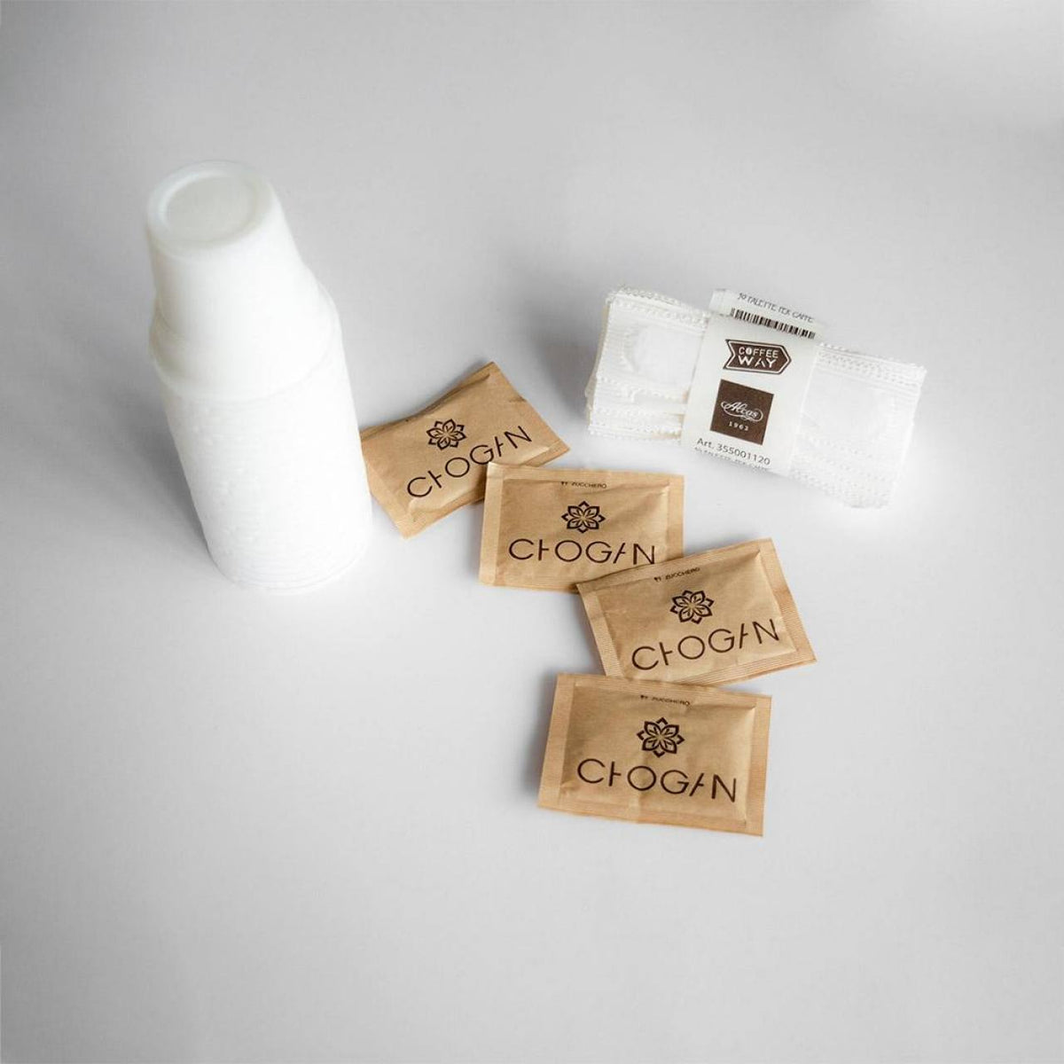 Kit 100 pièces – Sucre brun, bâtonnets et gobelets pour café